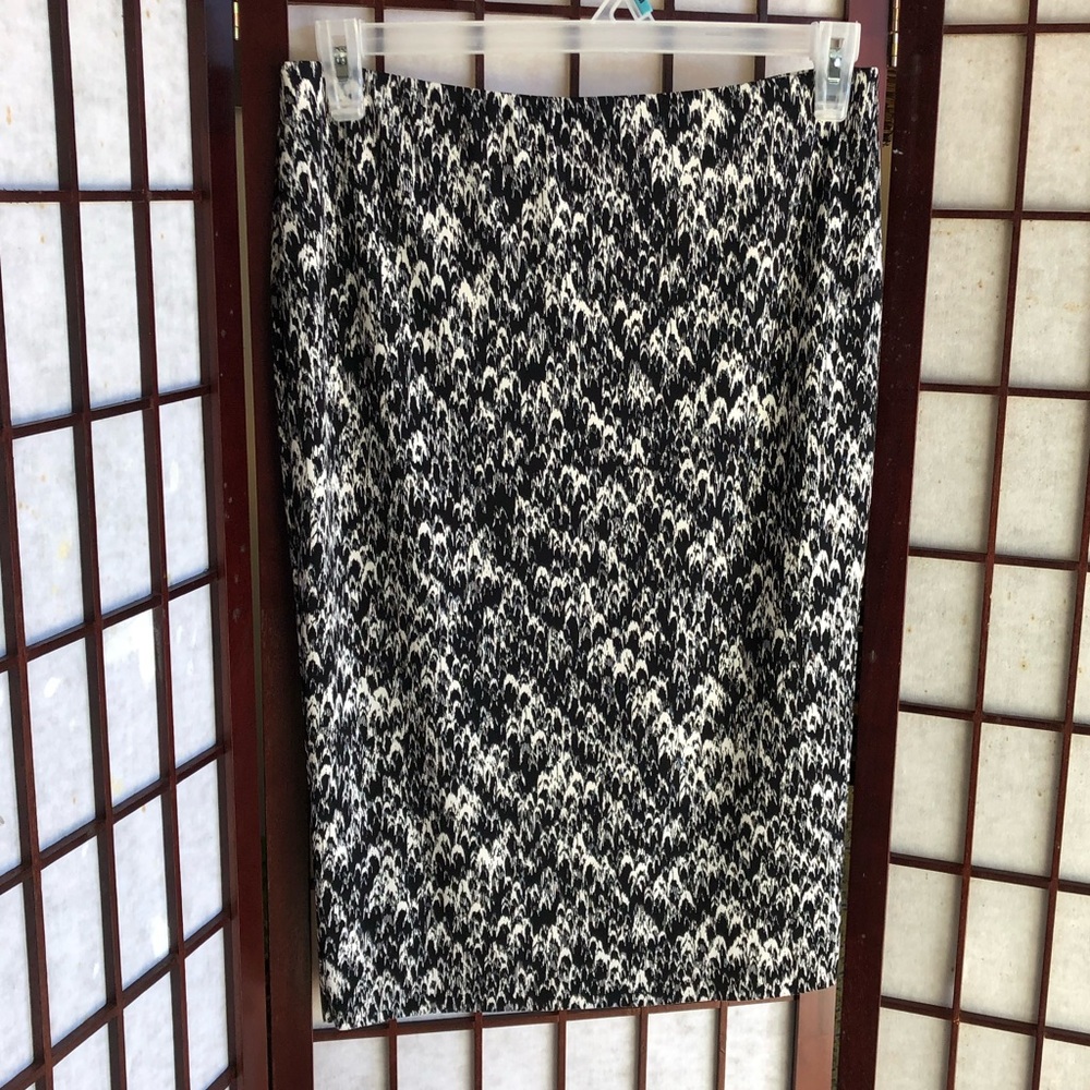 VINCE CAMUTO Stretchy Pencil Skirt Size M